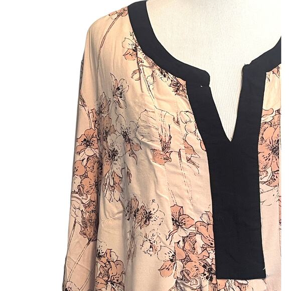 DR2 Floral Top Womens Size 2X Blush Peach & Black Relaxed Pullover Blouse - Picture 3 of 10